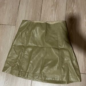Aritzia size 12 cream faux leather mini skirt worn once
